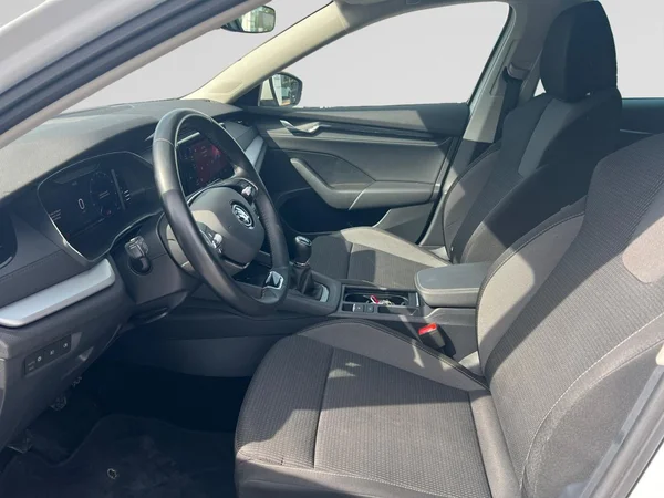 SKODA Octavia Combi Dsl (2023) — foto 14 van 18