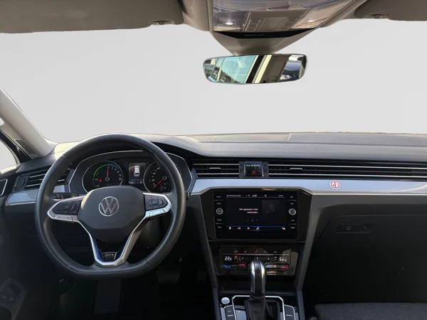 VOLKSWAGEN Passat Variant GTE (2023) — foto 2 van 24