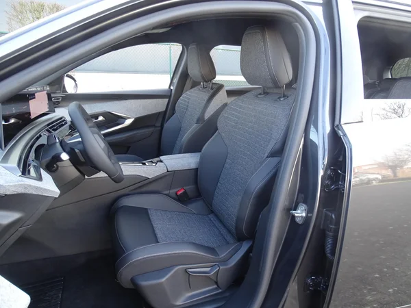 Peugeot e-5008 (2026) — foto 13 van 17