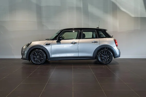 MINI Cooper (2024) — foto 32 van 35