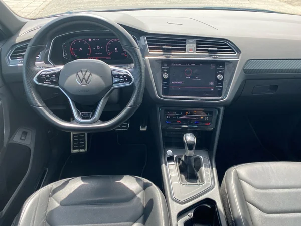 VOLKSWAGEN Tiguan (2023) — foto 9 van 19