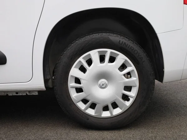 Opel Combo Life (2023) — foto 8 van 34