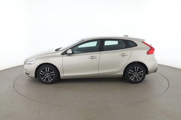 Volvo V40 (2019) — foto 9 van 16