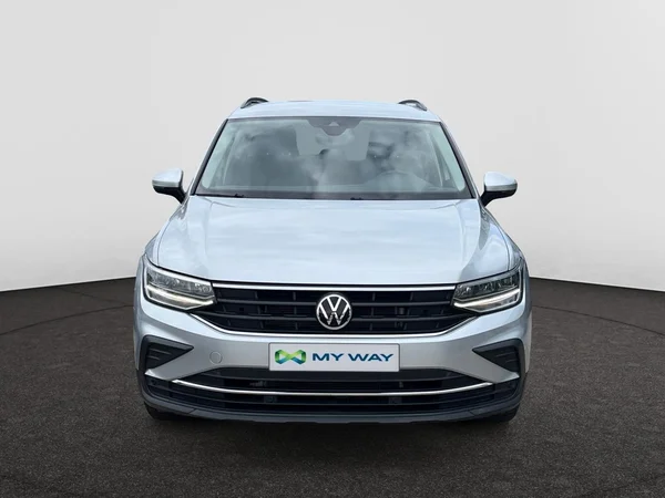 VOLKSWAGEN Tiguan (2021) — foto 11 van 22