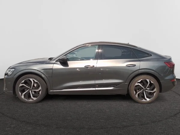 AUDI Q8 e-tron Sportback (2024) — foto 12 van 23
