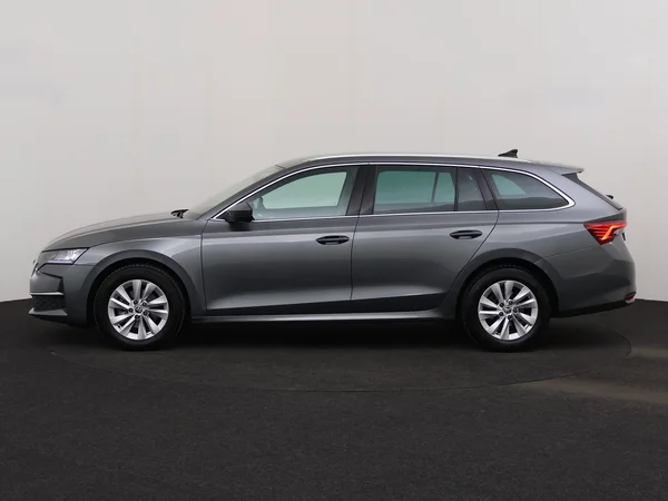 SKODA Octavia Combi (2024) — foto 14 van 19