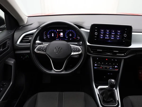 VOLKSWAGEN T-Roc (2023) — foto 2 van 18