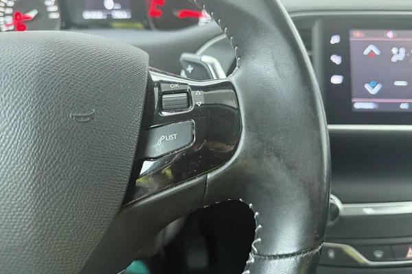 Peugeot 308 (2020) — foto 7 van 25