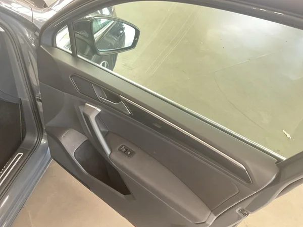 VOLKSWAGEN Tiguan (2022) — foto 9 van 20