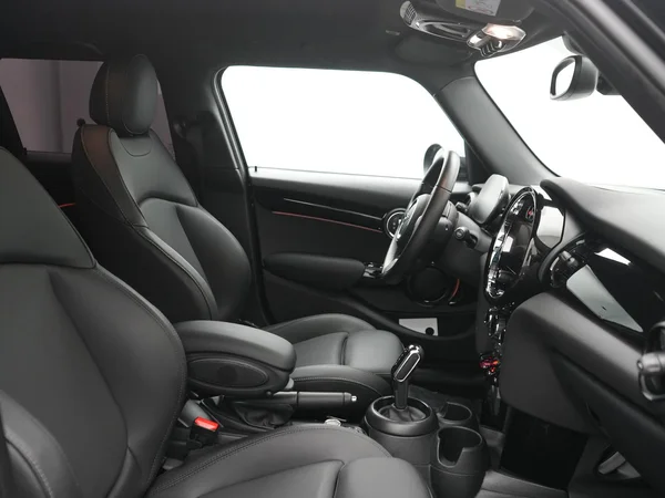 MINI Mini 5 Doors (F55 LCI II) (2022) — foto 8 van 24