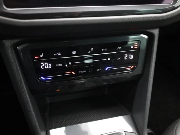 VOLKSWAGEN Tiguan (2022) — foto 10 van 21