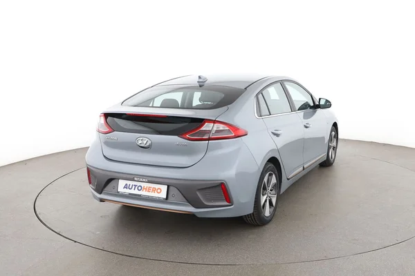 Hyundai Ioniq (2016) — foto 12 van 16