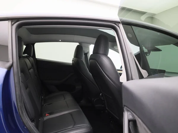 Tesla Model Y (2022) — foto 30 van 43