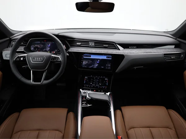 AUDI Q8 e-tron Sportback (2025) — foto 24 van 25