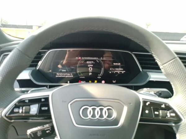 AUDI Q8 e-tron Sportback (2024) — foto 6 van 23
