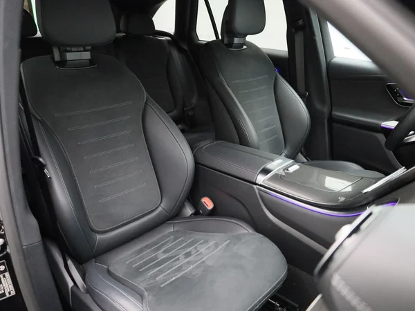 Mercedes-Benz GLC (2025) — foto 38 van 49