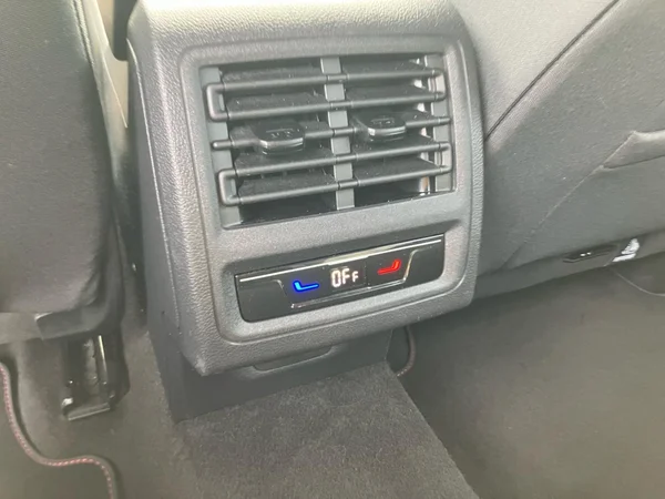 VOLKSWAGEN Golf VIII GTI (2023) — foto 4 van 25