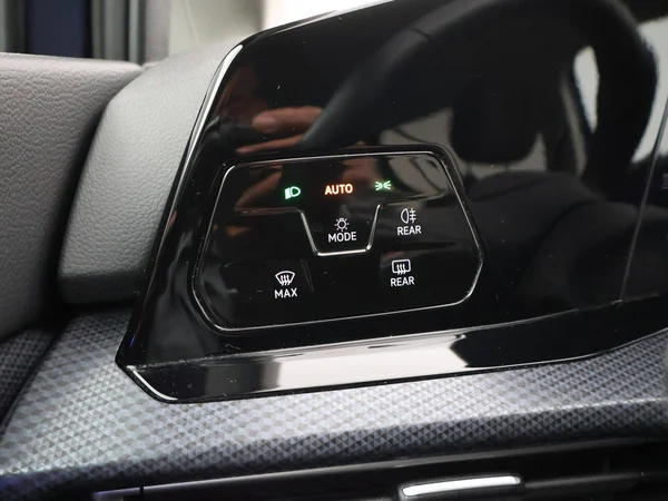 VOLKSWAGEN Golf VIII (2021) — foto 14 van 28