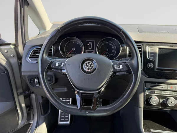 VOLKSWAGEN Golf Sportsvan (2017) — foto 2 van 20