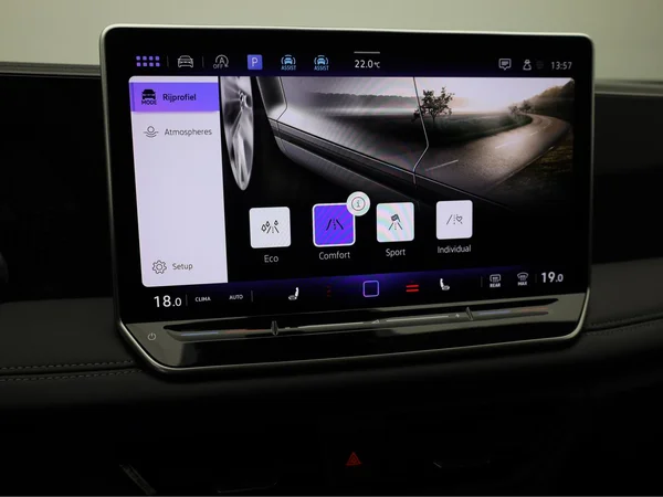 VOLKSWAGEN Tiguan (2024) — foto 14 van 23