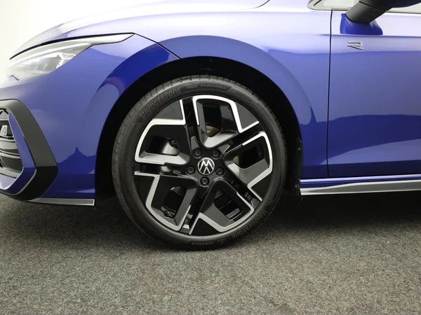 VOLKSWAGEN Golf VIII (2026) — foto 3 van 24