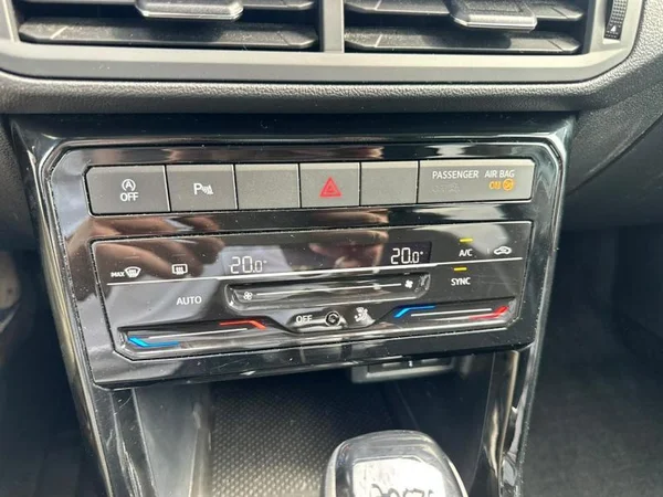 VOLKSWAGEN T-Cross (2023) — foto 19 van 28