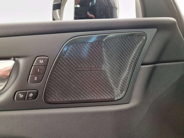 Volvo XC60 (2021) — foto 5 van 17