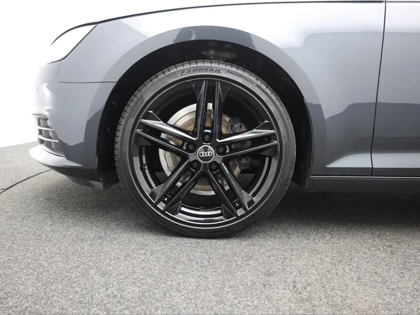 AUDI A4 (2017) — foto 16 van 19