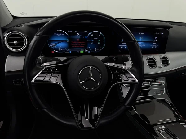 MERCEDES E 300 (2021) — foto 14 van 34
