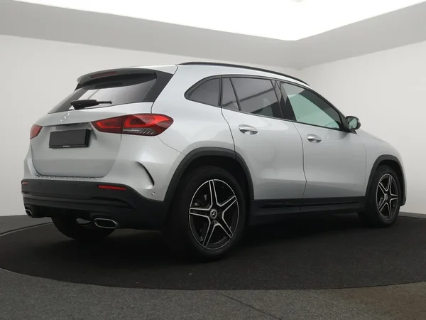 Mercedes-Benz GLA (2022) — foto 12 van 29