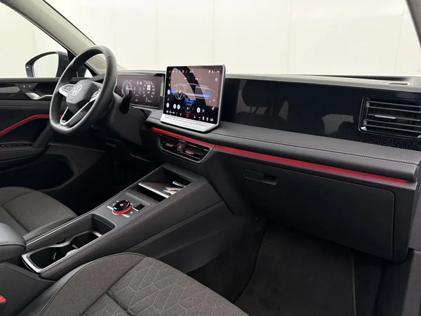 VOLKSWAGEN Tiguan (2025) — foto 10 van 18