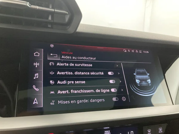 AUDI A3 Sportback (2022) — foto 7 van 36