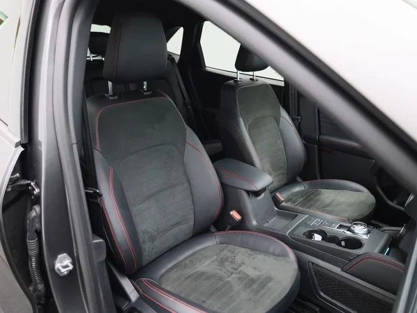 Ford Kuga (2023) — foto 35 van 45