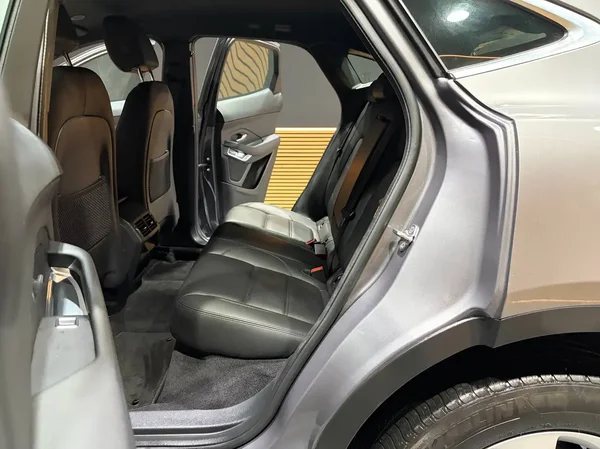 Jaguar E-Pace (2021) — foto 14 van 26
