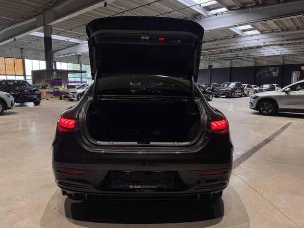 Mercedes-Benz EQE (2024) — foto 20 van 30