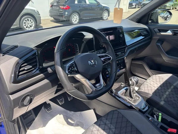 VOLKSWAGEN T-Roc (2023) — foto 2 van 14
