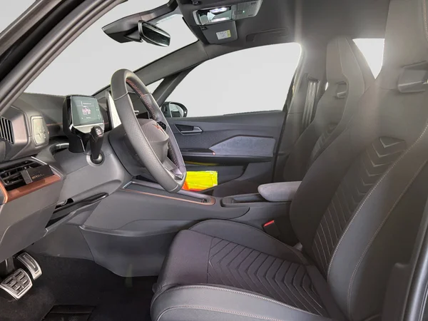 CUPRA Born (2025) — foto 6 van 24