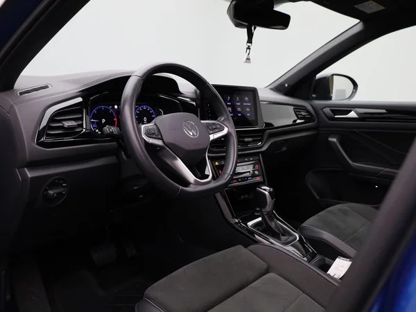 Volkswagen T-Roc (2023) — foto 32 van 48