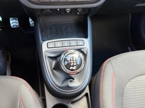HYUNDAI i10 (2022) — foto 18 van 31