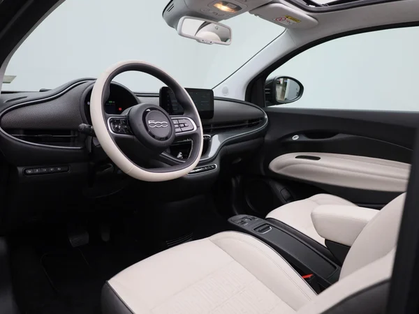 Fiat 500C (2023) — foto 22 van 40