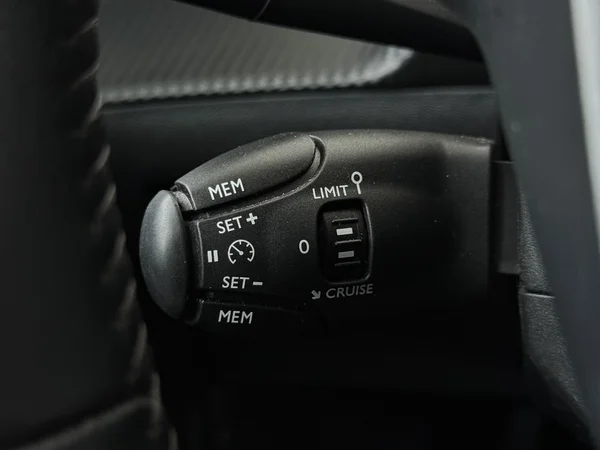 PEUGEOT 2008 (2022) — foto 9 van 27