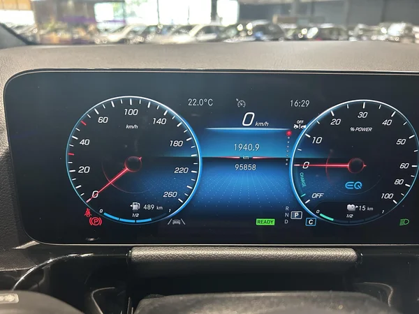Mercedes-Benz GLA (2023) — foto 17 van 18
