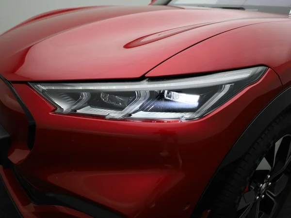 Ford Mustang Mach-E (2021) — foto 8 van 46