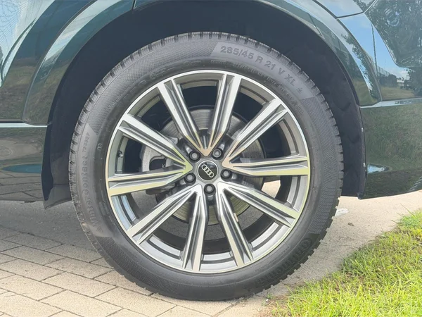 AUDI Q8 PHEV (2023) — foto 13 van 20