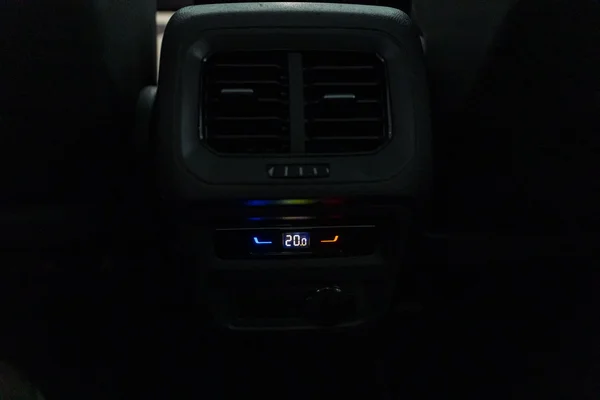 Volkswagen Tiguan (2022) — foto 9 van 37