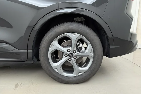 Ford Kuga FHEV (2025) — foto 17 van 20