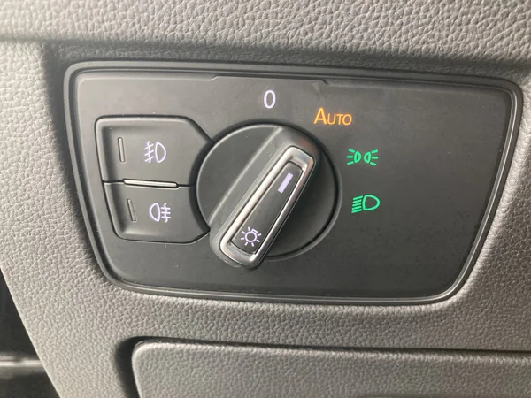 VOLKSWAGEN Passat Variant (2024) — foto 13 van 35