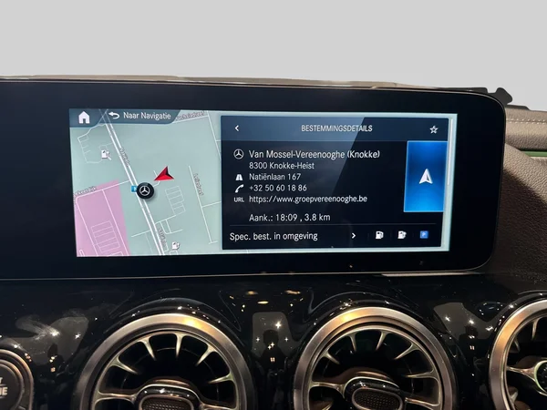 Mercedes-Benz GLA (2022) — foto 4 van 21