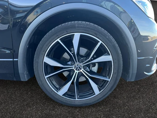 VOLKSWAGEN Tiguan (2023) — foto 14 van 21