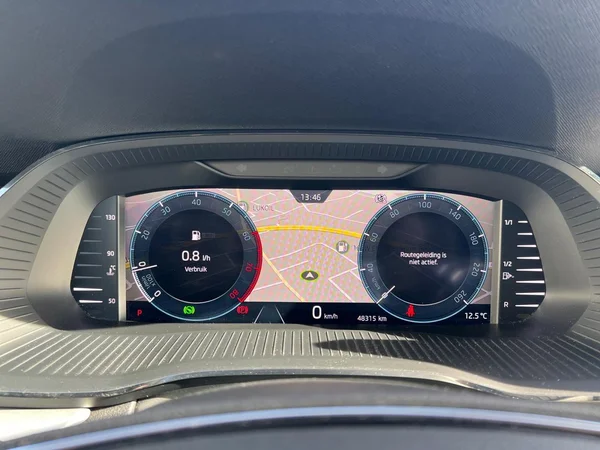 SKODA Octavia Combi (2024) — foto 6 van 24